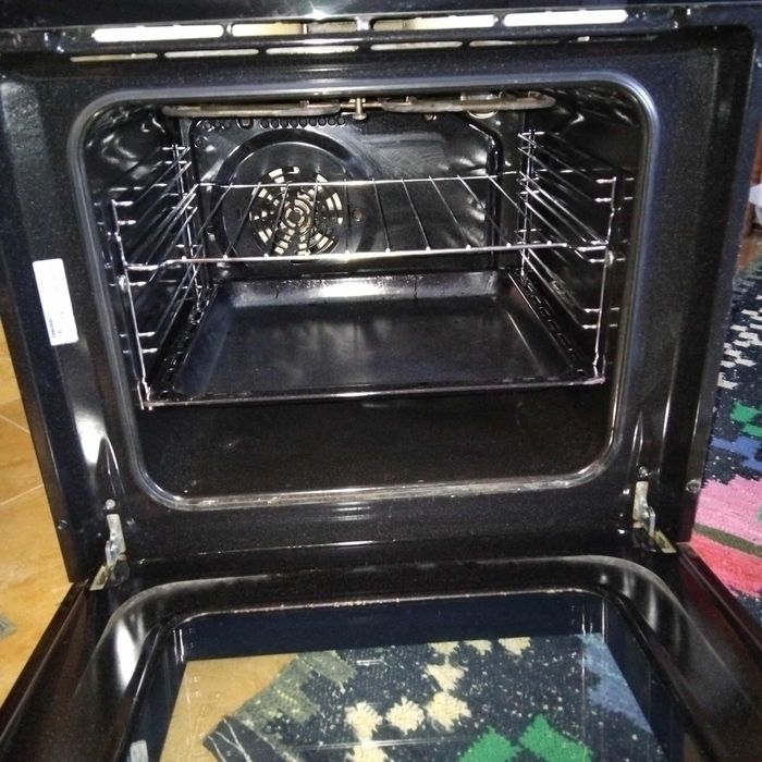 Cuptor electric incorporabil  zanusi prima sticla partă trebuie inlocu