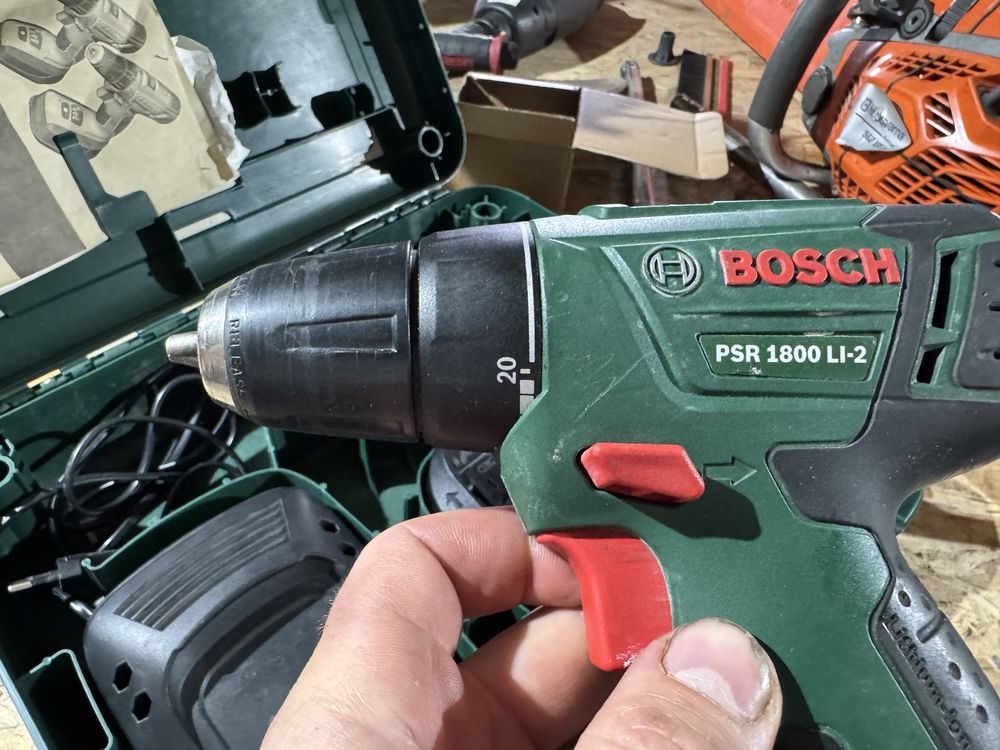Bormașină Bosch cu 2 acumulatori, stare perfectă!
