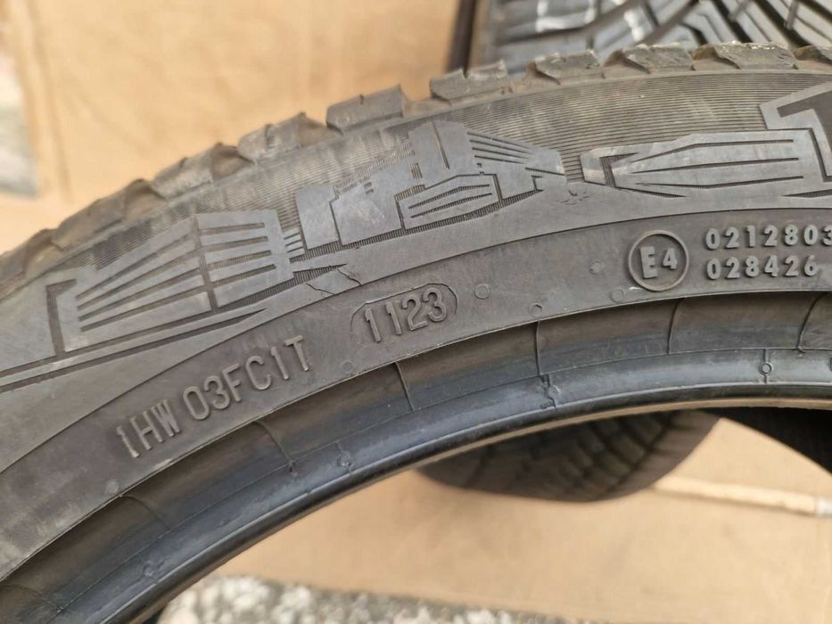 2 Continental R20 235/45
Всесезони гуми 
DOT1123