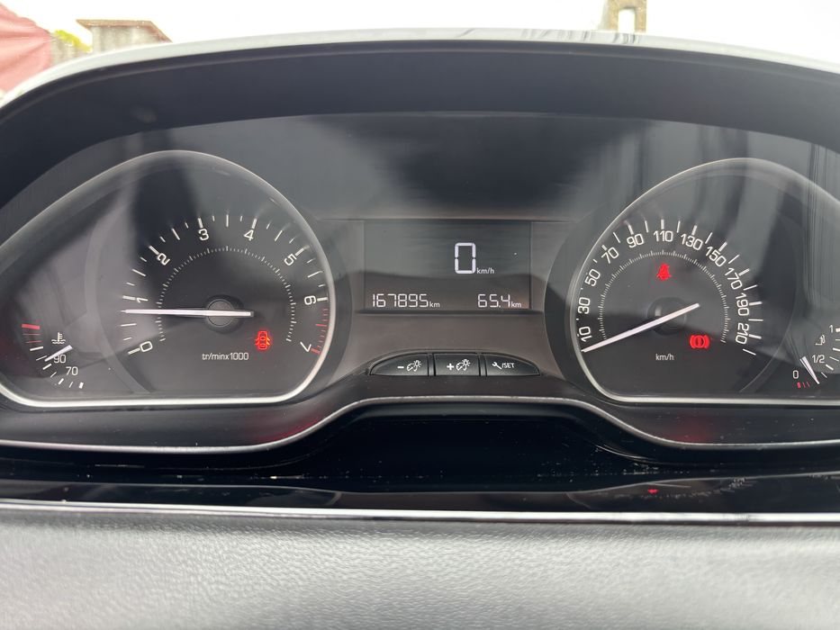 Пежо 208 газ/бензин