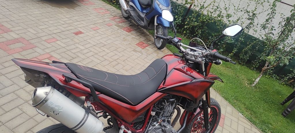 motocicleta Yamaha xt660