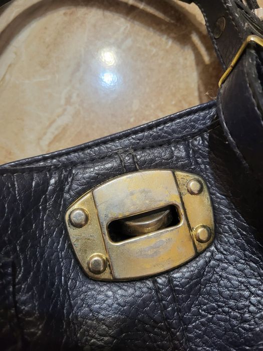 Vand/ schimb Geanta Tommy hilfiger