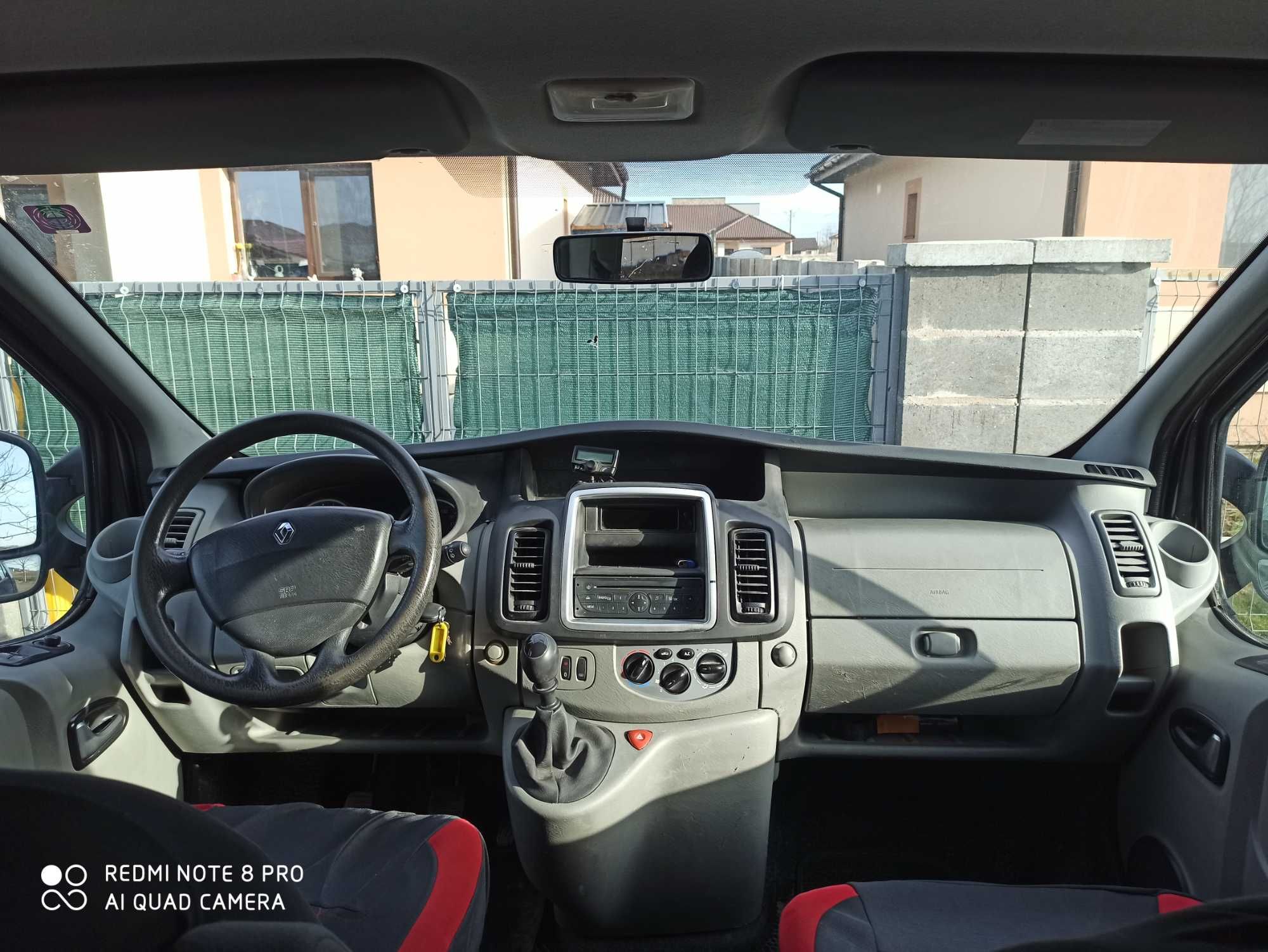 Vand Renault Trafic persoane, 1 an in Romania, motor 2000, an 2011, E5