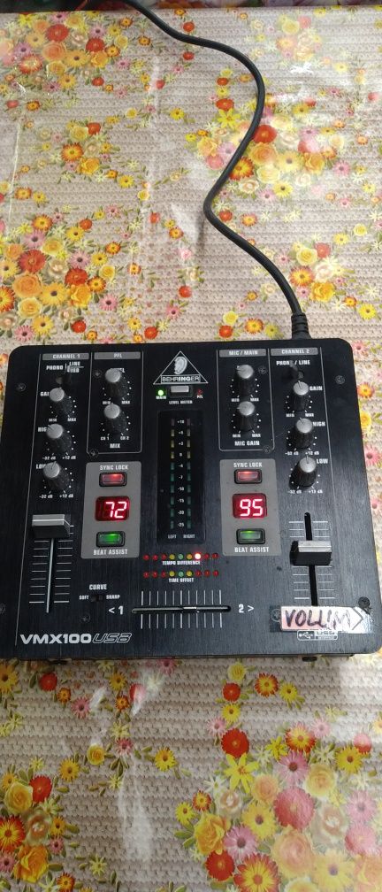 Mixer DJ Behringer VMX100USB