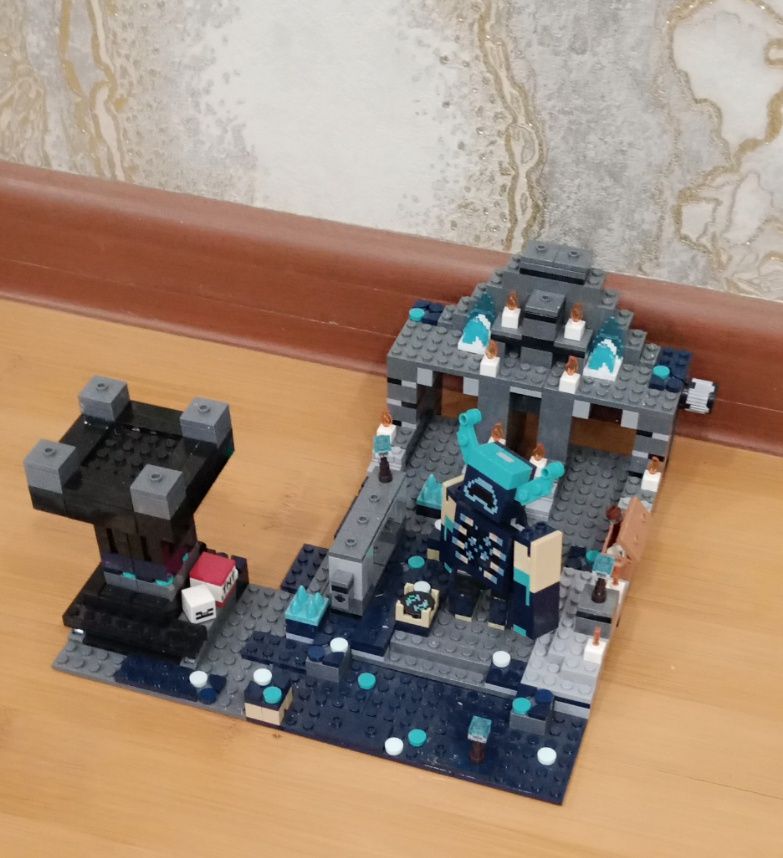 Продам Lego Minecraft The Deep Dark Battle оригинал