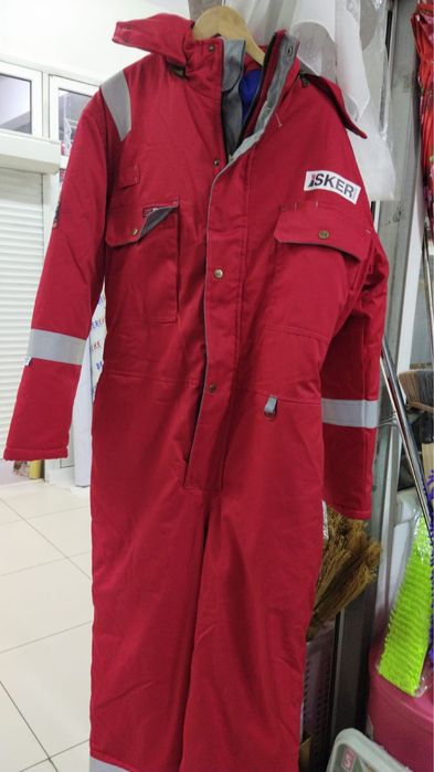 Продам зимний комбензон с капюшоном
