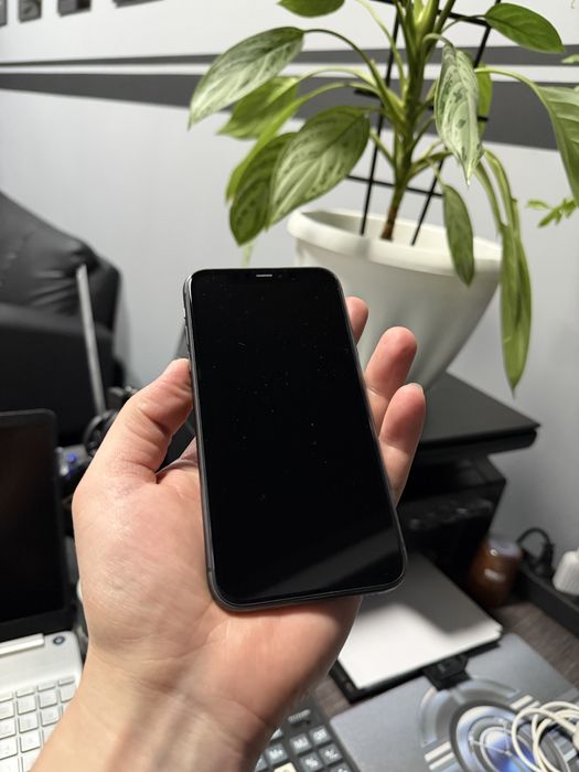 iPhone 11 (64 ГБ)
