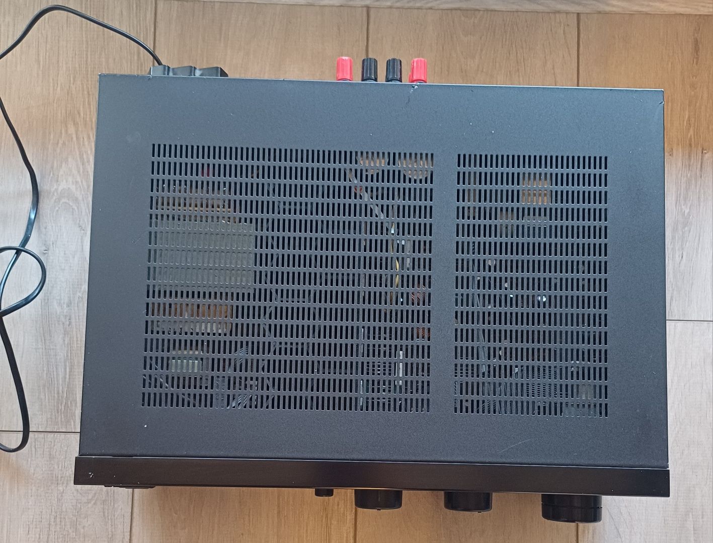PIONEER A 501 R- усилвател
Made in Japan
Работещ,масивен и мощен усилв