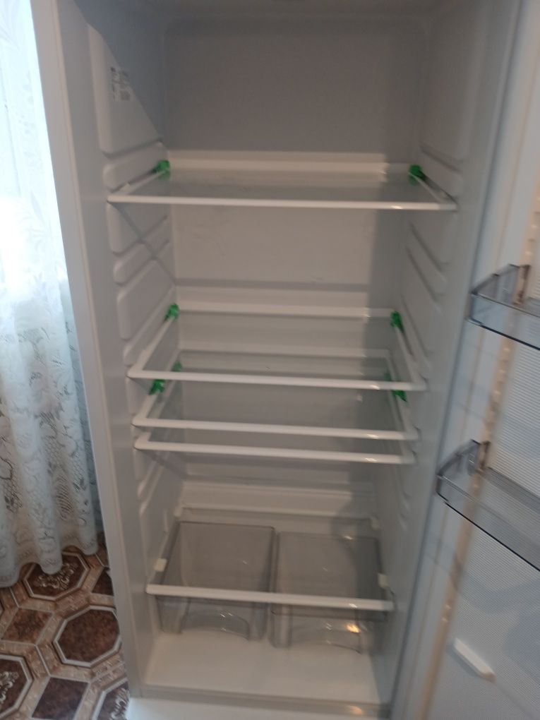 Продаём холодильник