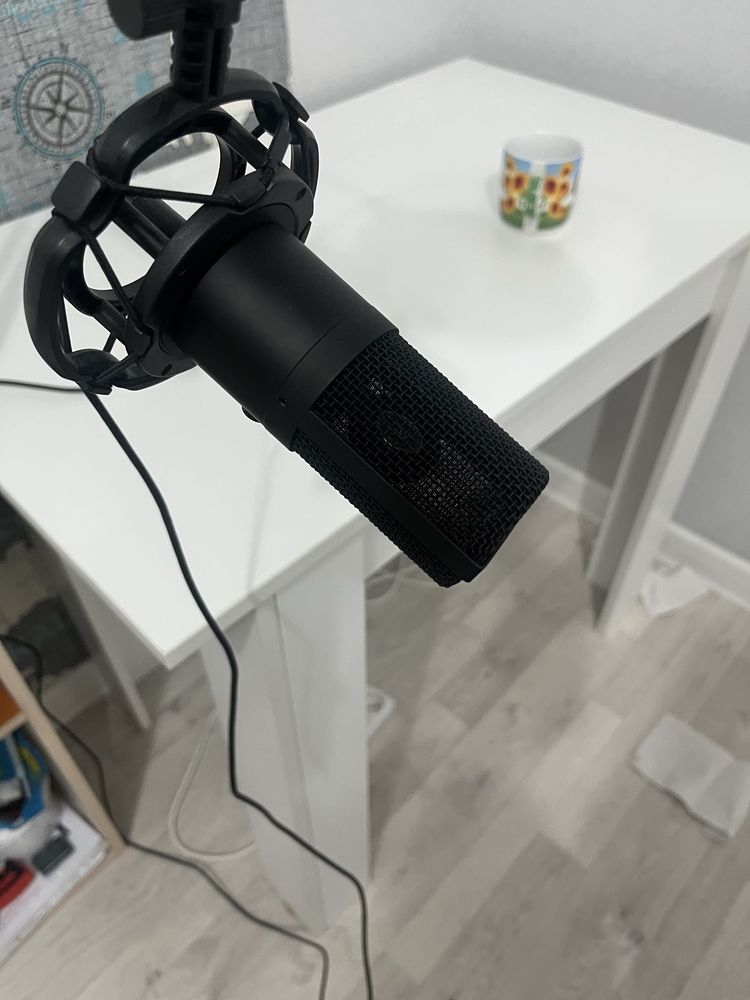 продаю микрофон для треков, стрима