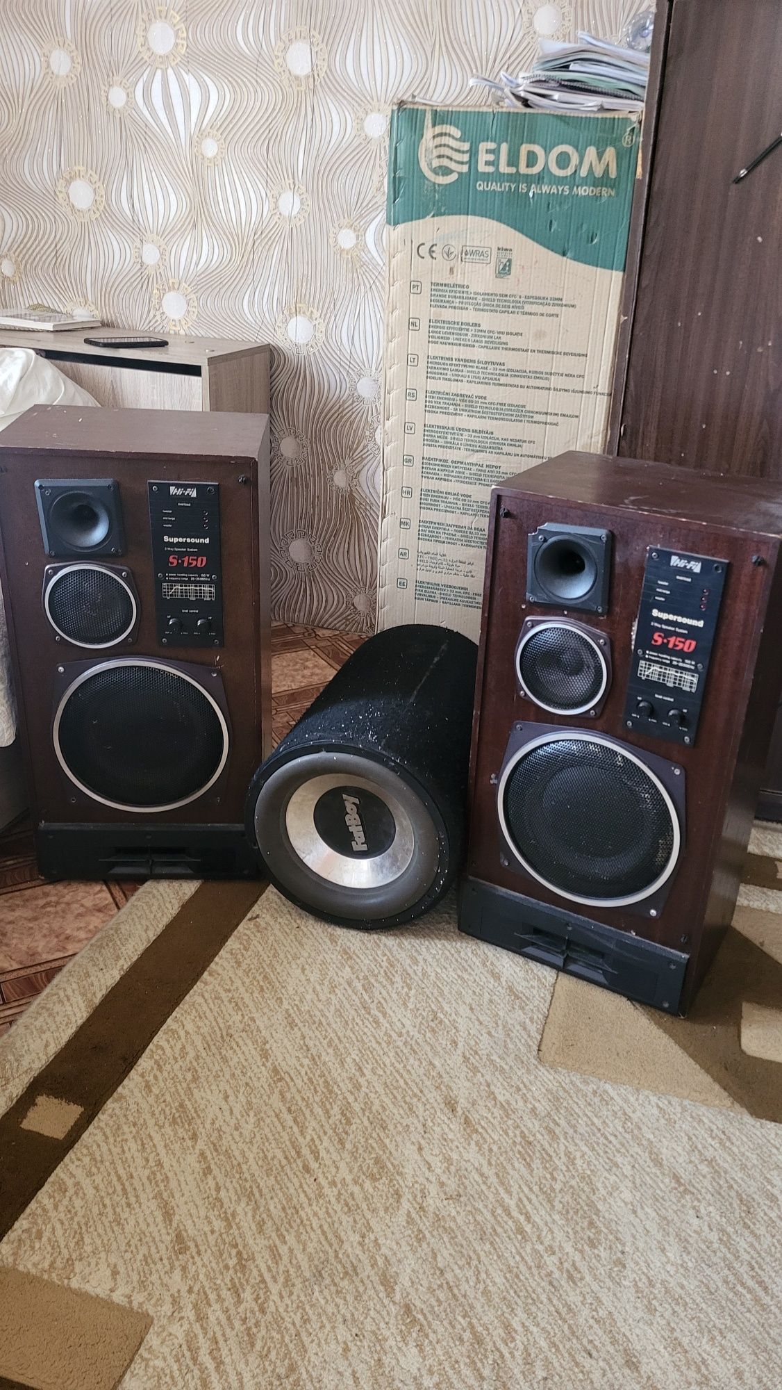 Продавам бас и 12 скиколони