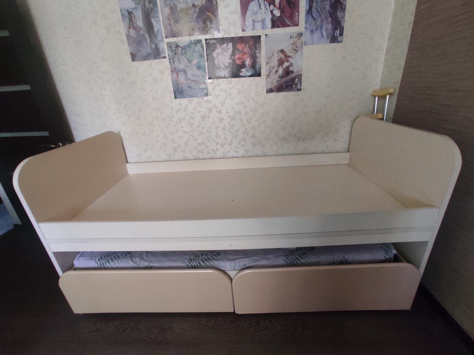 Продам двухъярусную кровать.