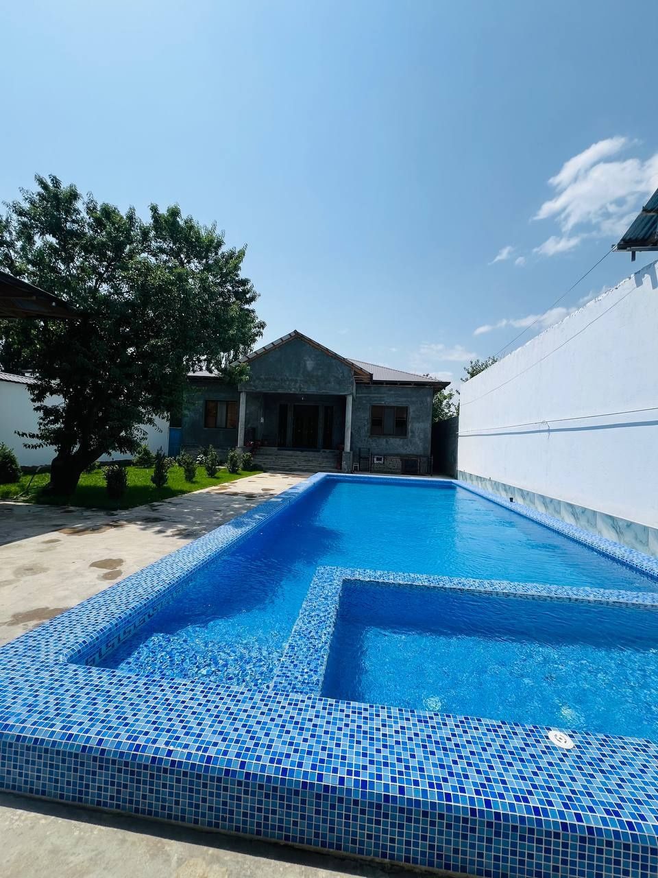 Oqtosh dacha oilaviy. Toza hovo