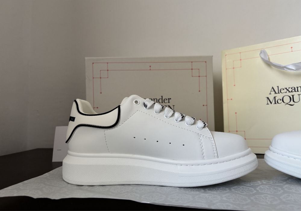 Alexander McQueen White - Black Lines (Epoxy)