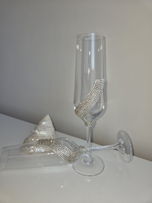 Ръчно декорирани сватбени чаши