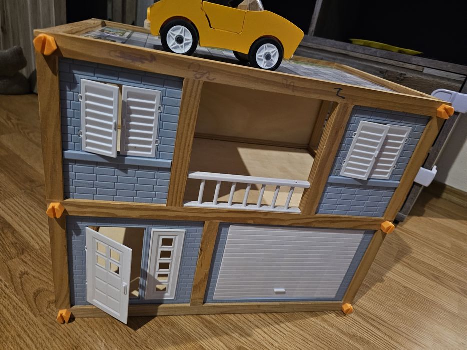 Căsuță si mașinuța din lemn