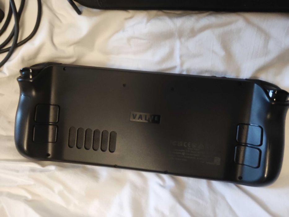 Продавам Steam Deck LCD