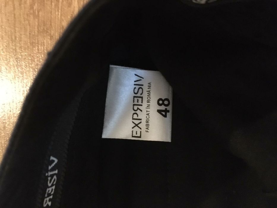 Pantaloni de stofă pentru ocazii deosebite