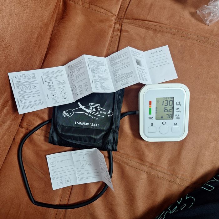 Aparat de luat tensiunea cu baterii