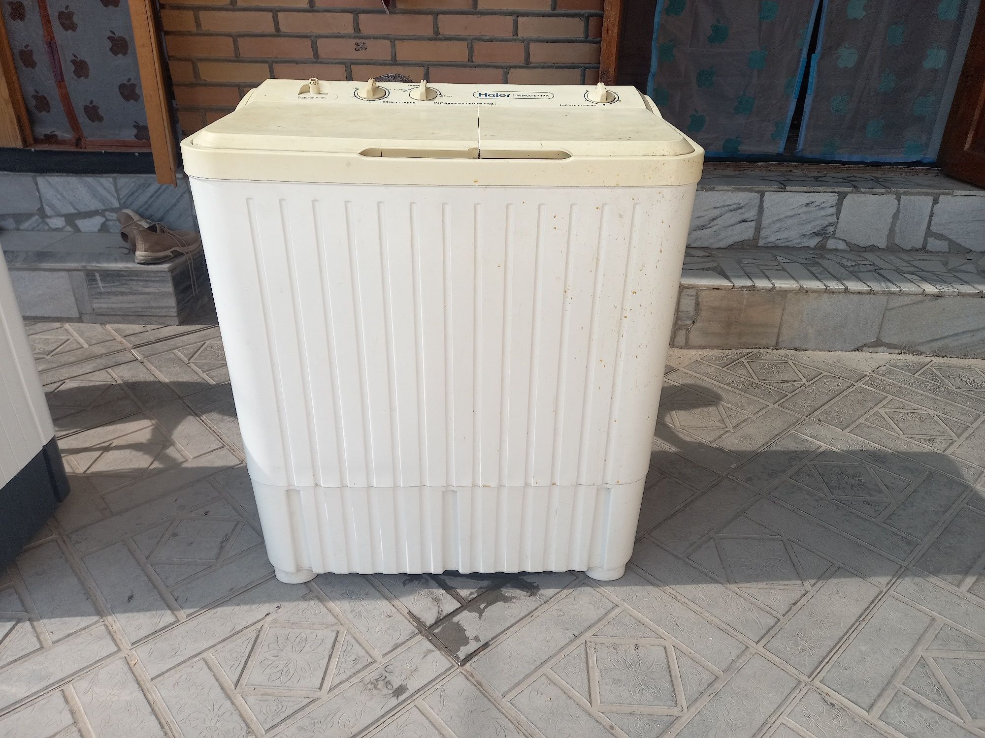 Kir yuvish mashinasi sotiladi. Yarim (поль) avtomat