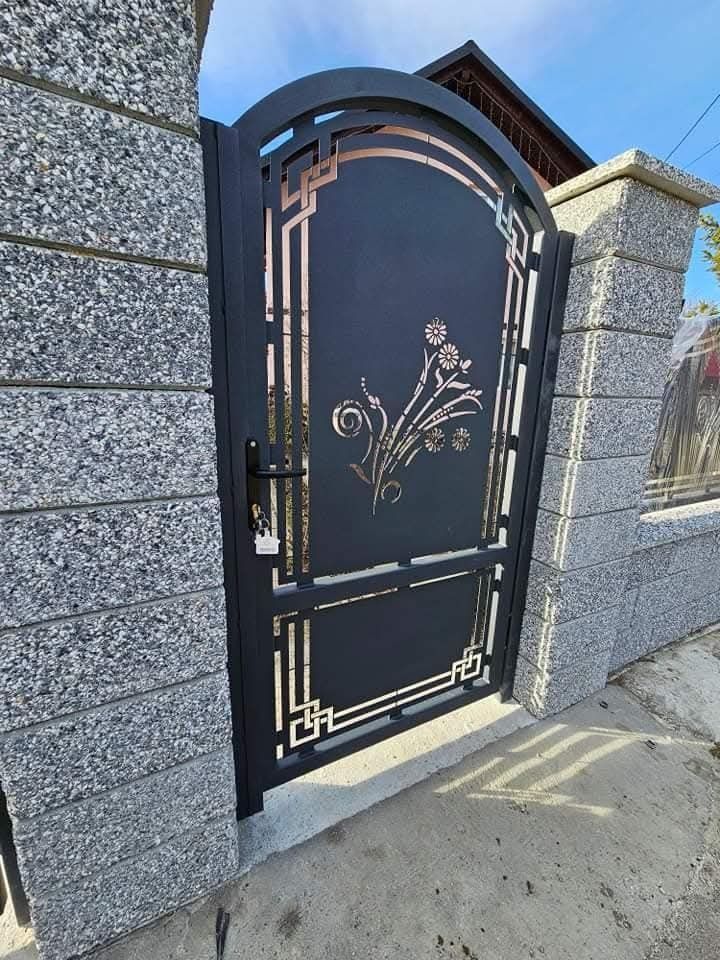 Porți din tablă debitata