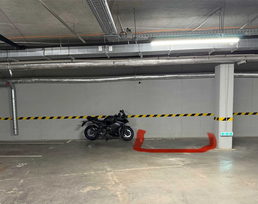 Loc de parcare moto peste iarna