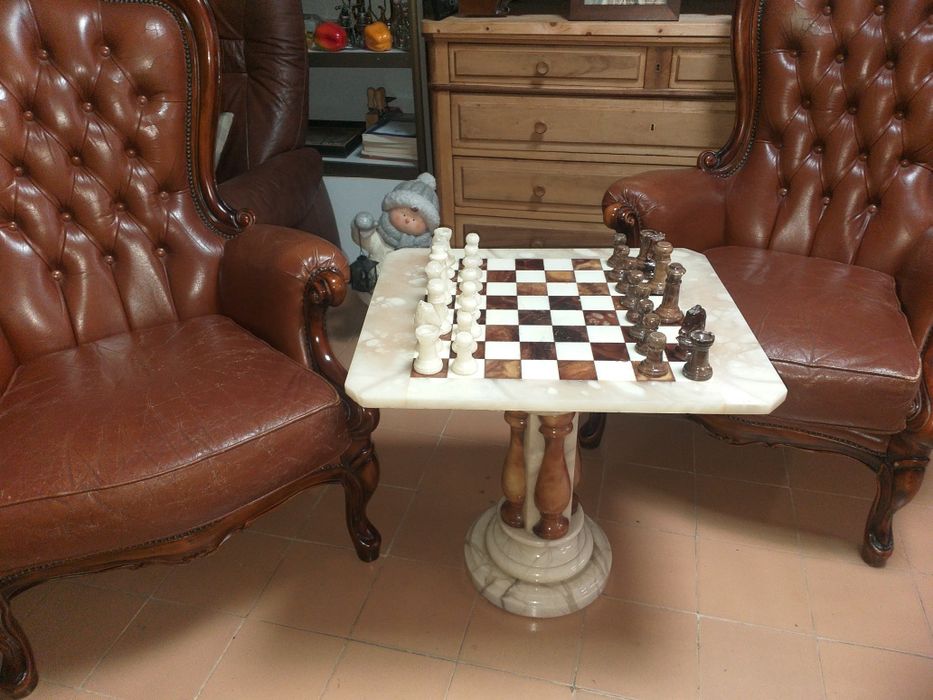 Мраморна Шах маса с мраморни фигури 32 броя