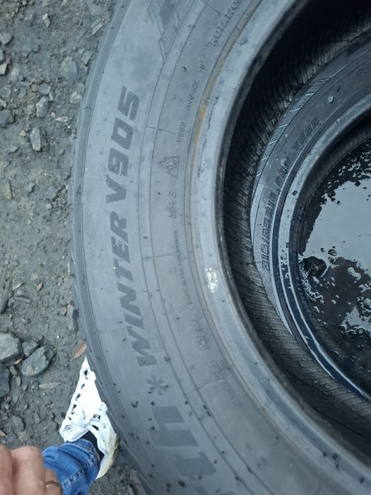 Vand 2 anvelope 215 65 16 yokohama de iarna