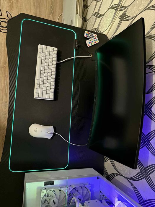 Геймърски сетъп плюс бюро, стол, монитор,мишка, клавиатура,мауспад