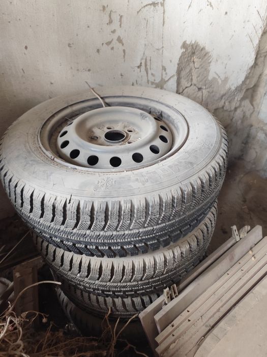 Комплект резина на дисках с колпоками от Камри 30