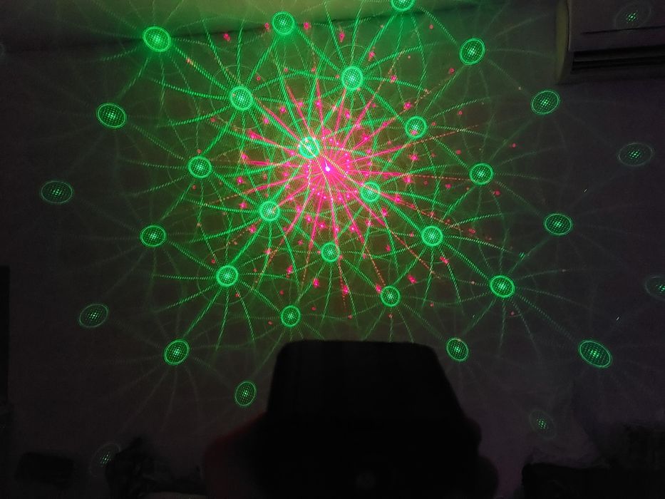 DJ Disco Laser за партита с вградена презареждаща се акумулаторна бате