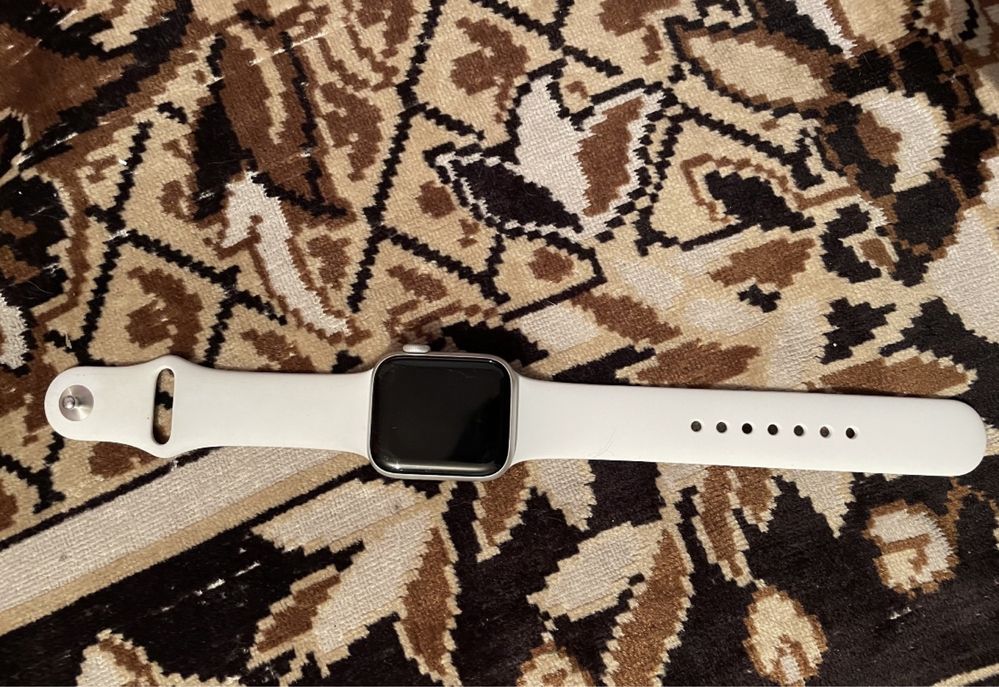 Продам Apple Watch 4 40mm