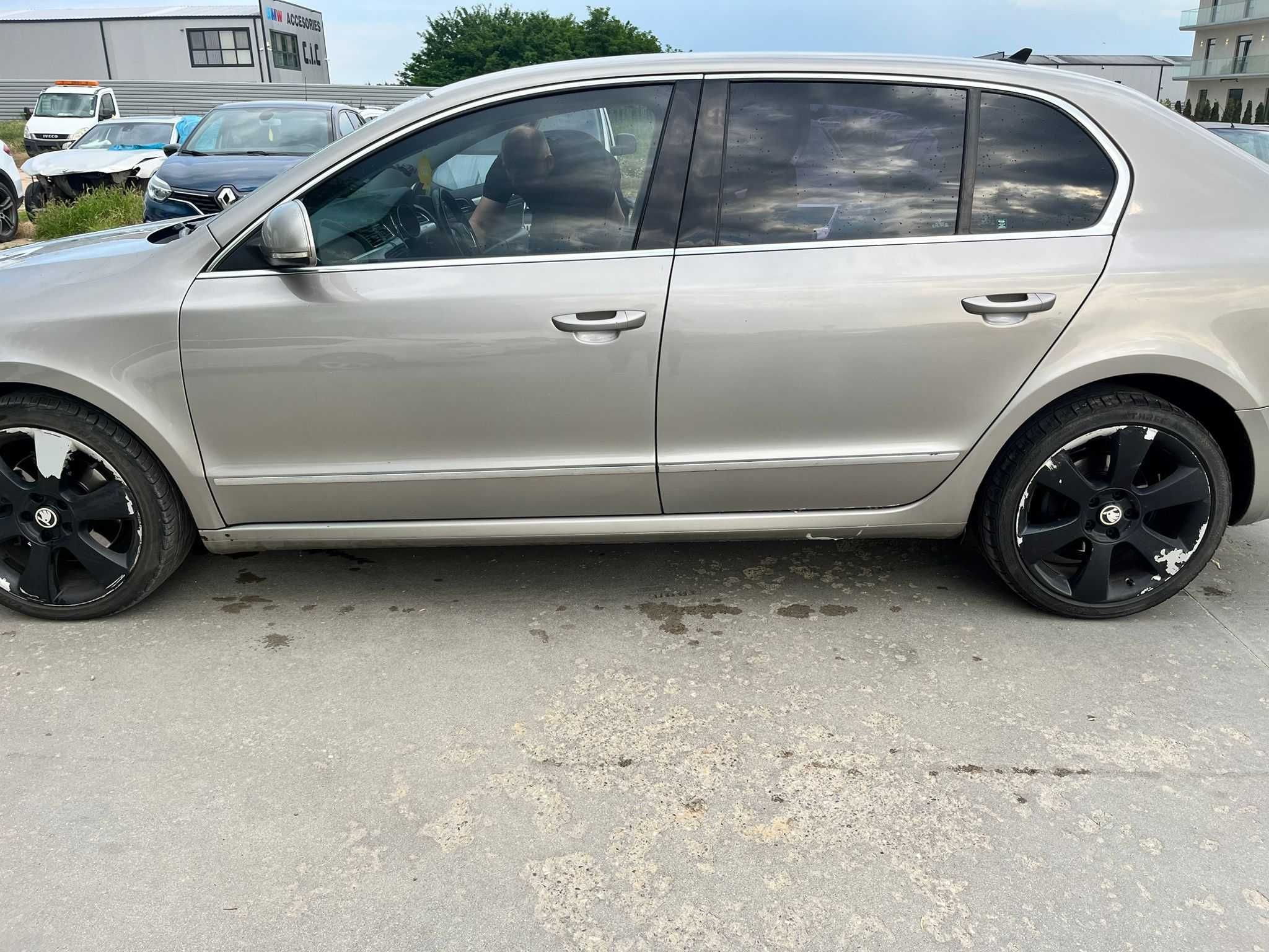 Dezmembrez Skoda Superb 2 2.0 tdi // 2011