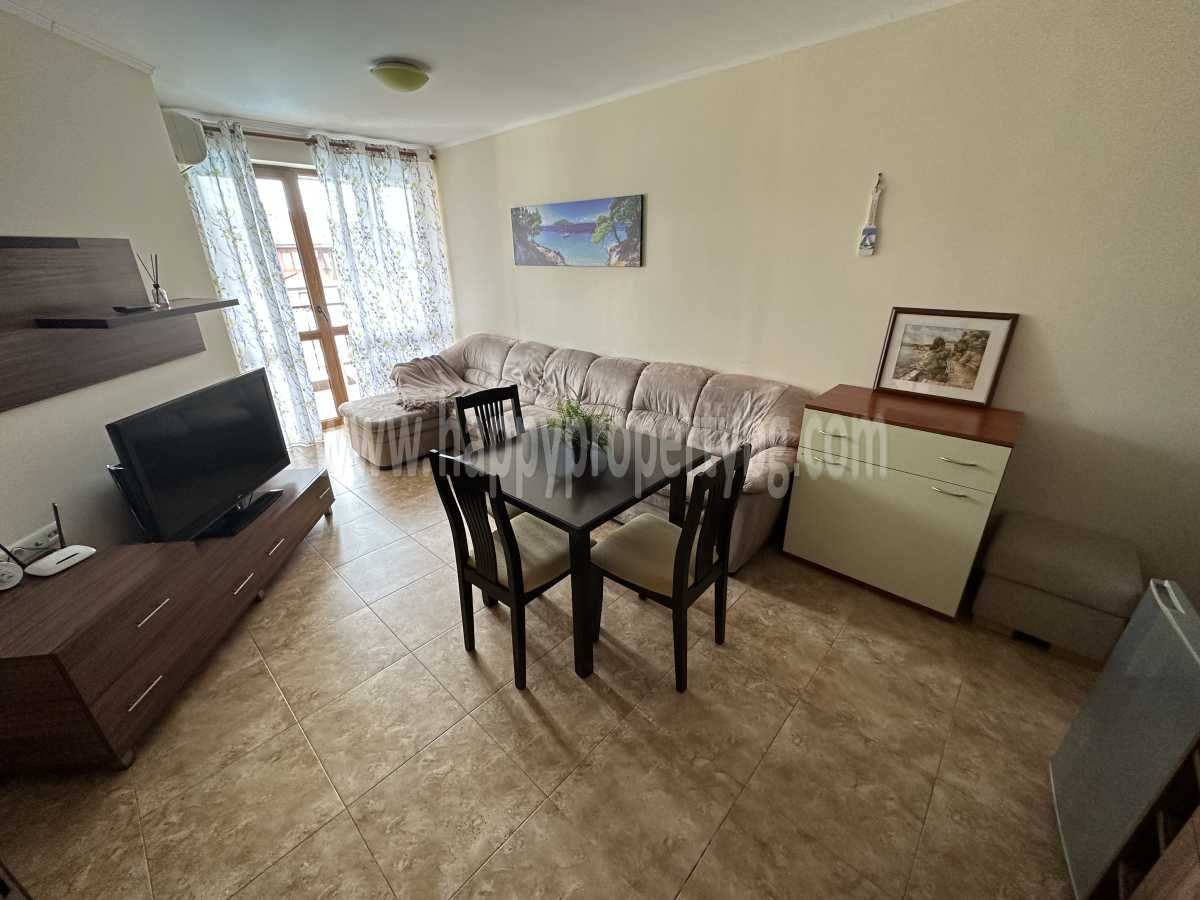 Просторен тристаен апартамент, близо до плажа в Равда