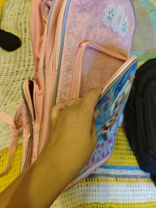 Раници (едната е adidas)