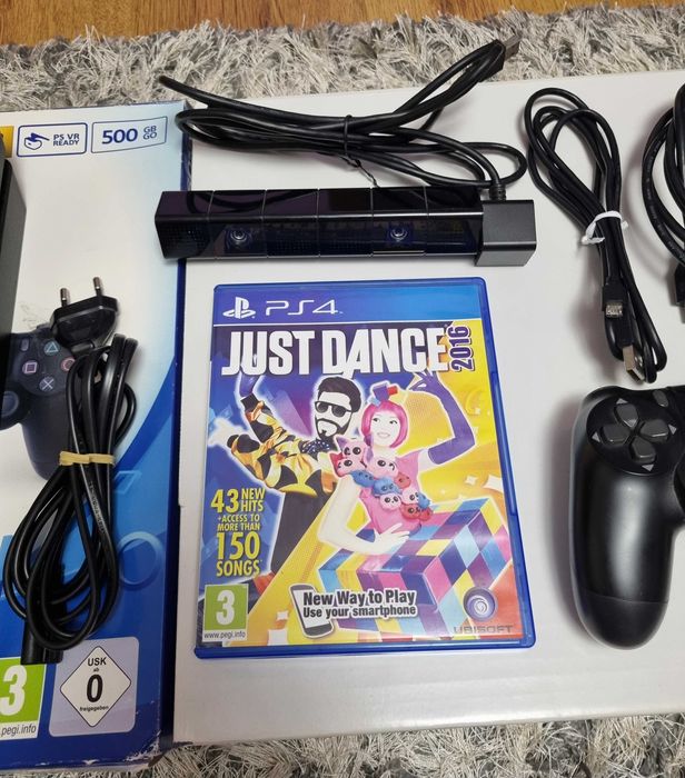 PS4 slim Play Station 500 GB (serie CUH 2216A) + camera Sony V1