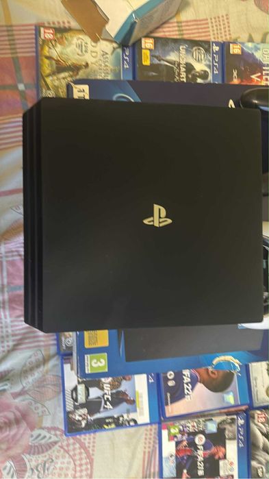 Playstatyon 4 pro + 3 игри по избор