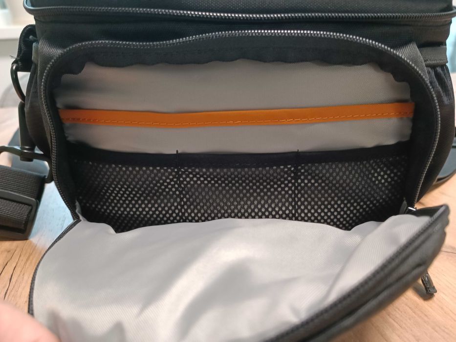 Чанта за фотоапарат Lowepro Nova 180 AW