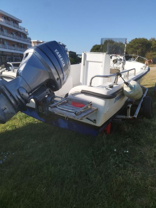 Италианска лодка с двигател Yamaha