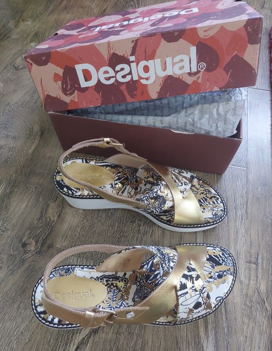 Sandale Desigual noi