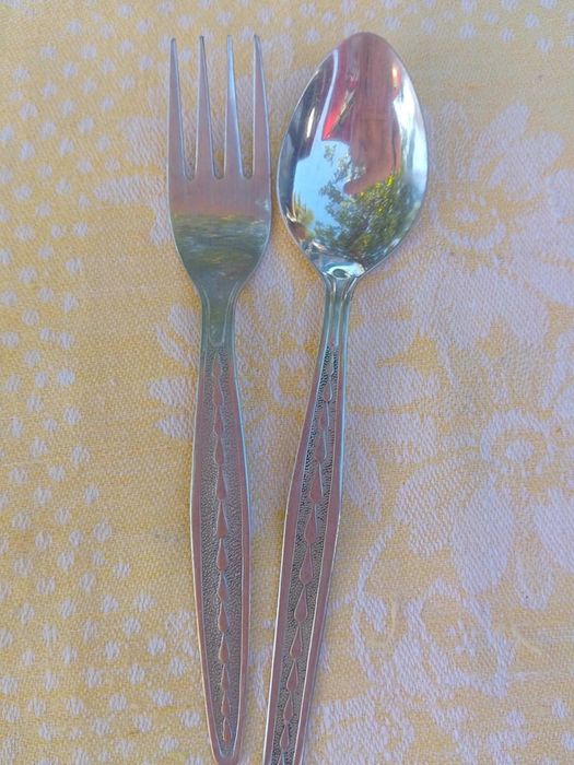 Единични бройки порцелан и прибори от соца