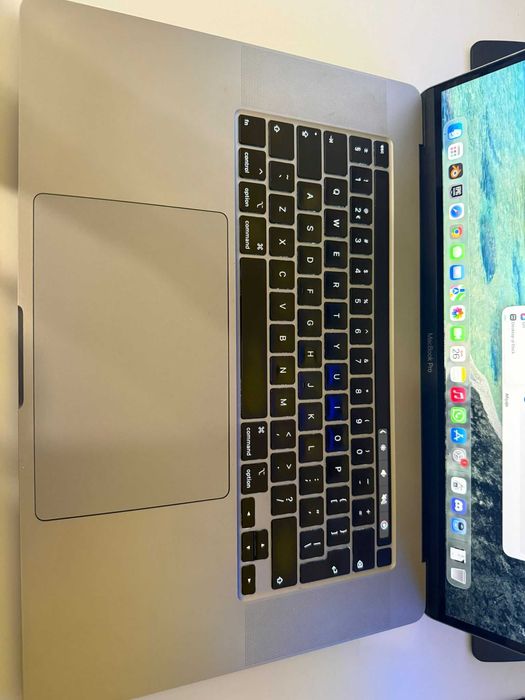 MacBook Pro 16 Touchbar 2019 i7 16GB RAM 512GB SSD Radeon PRO 4GB