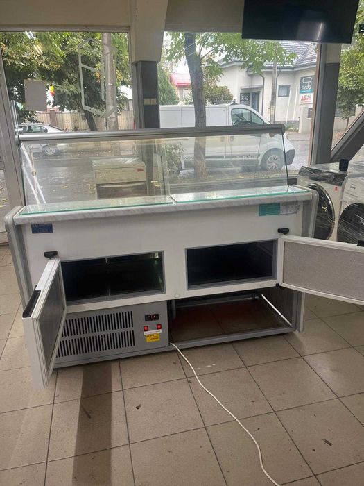 Vitrina mezeluri/lactate