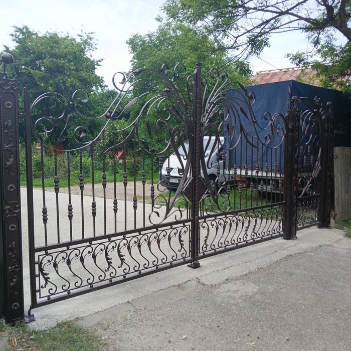 Porți și garduri din fier forjat