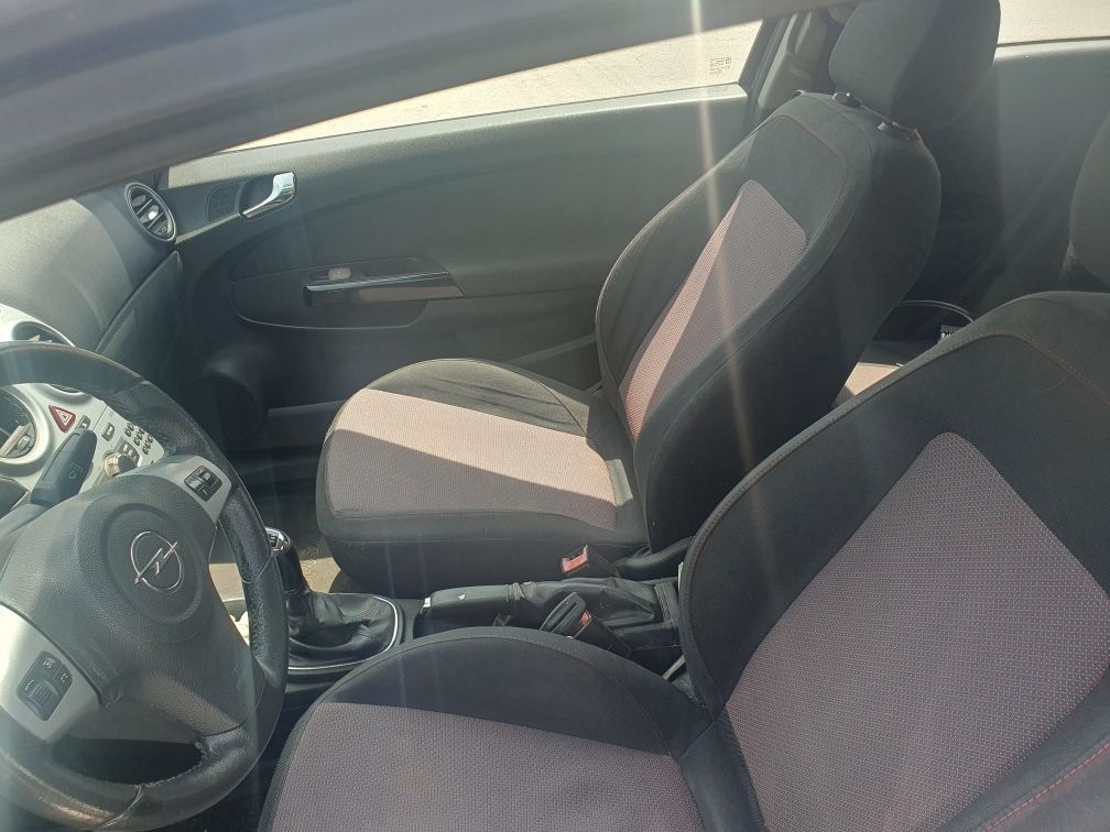 Dezmembrez Opel corsa 1.7 diesel