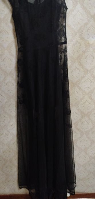 Платья черные вечерние