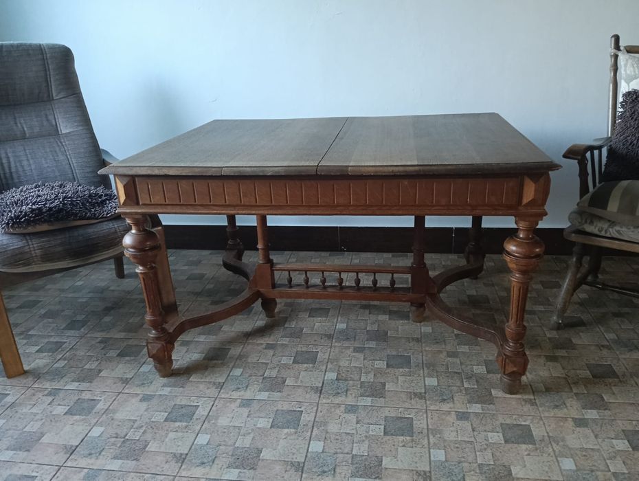 Masă din lemn masiv