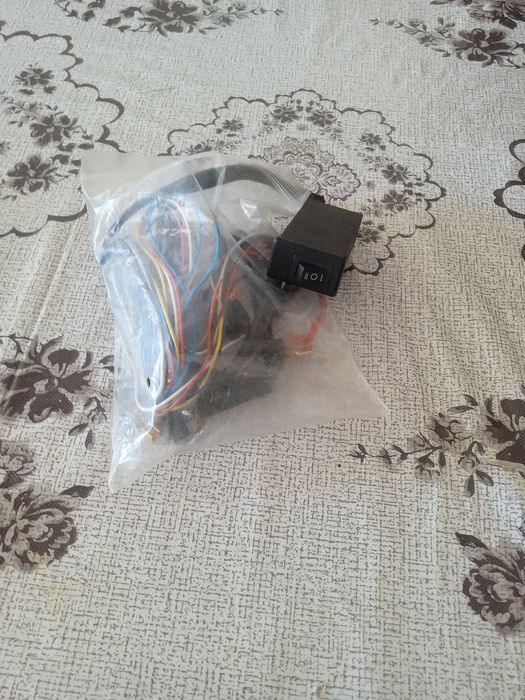 Продам кнопку переключения ГБО второго поколения новая, 6 контактная.