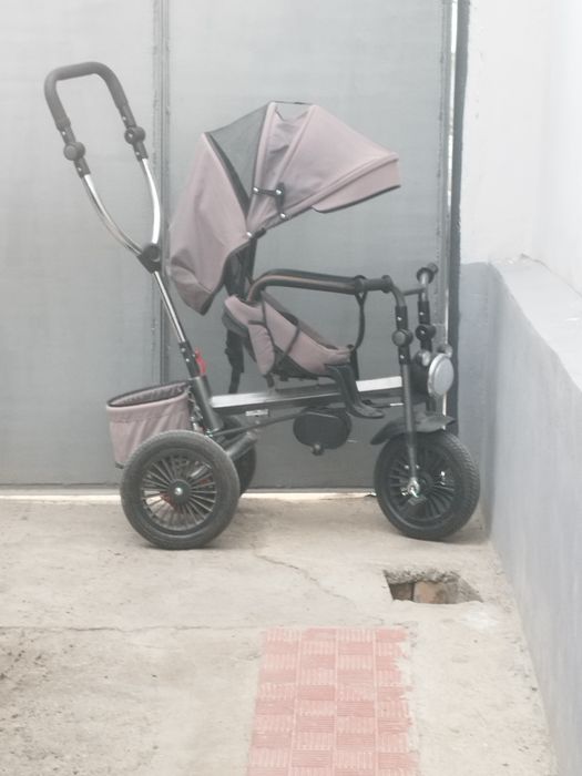 Трёхколёсный велосипед сотилади.