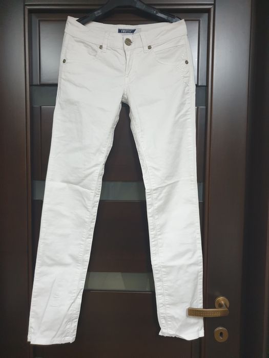 Blugi diferite mărci și modele